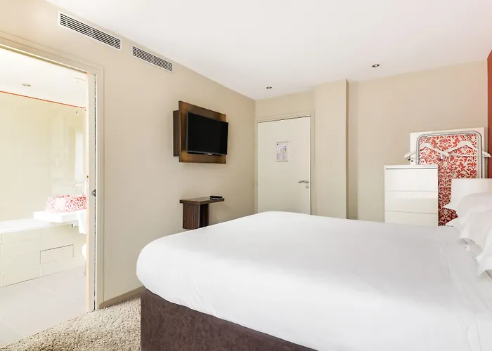 Pavillon Nation 3* Paris